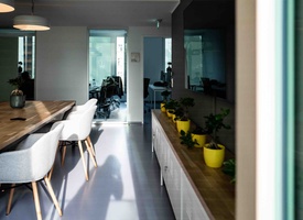 Plug&play office for 70+ employees with event-community space or show room