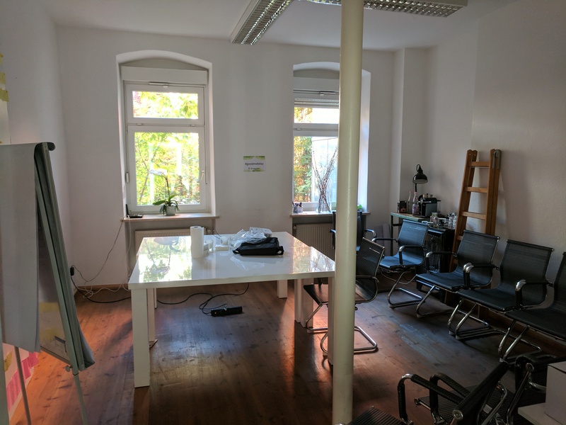 Outstanding office space in Mitte / Prenzlauer Berg (rooms & desks available)