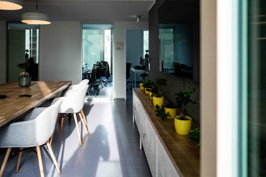 Plug & Play office for 30 employees - 300 EUR/desk
