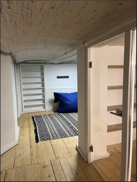 Office in Prenzlauer Berg Winsstr with heated basement