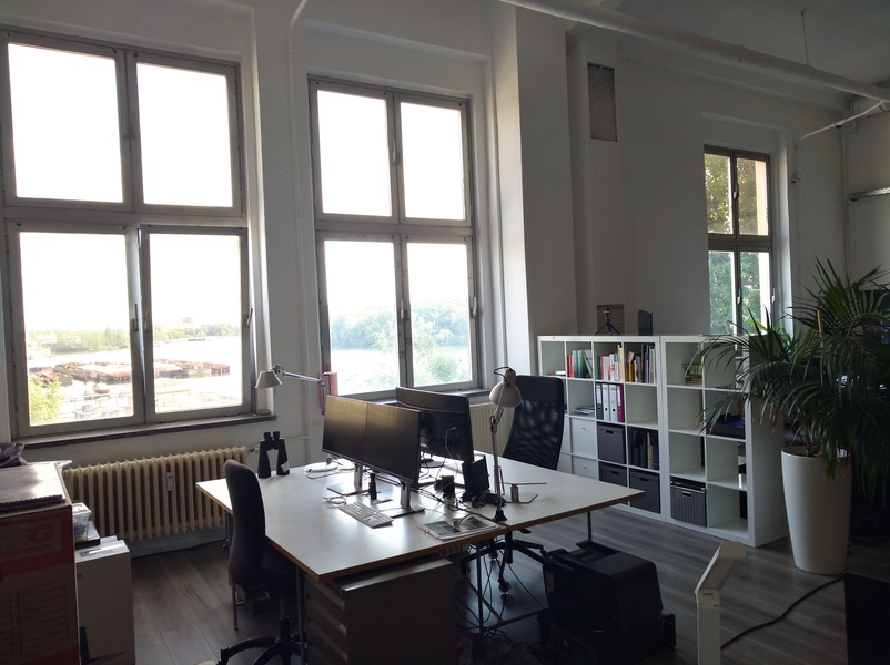 Coworking Space mit Ausblick auf die Rummelsburger Bucht