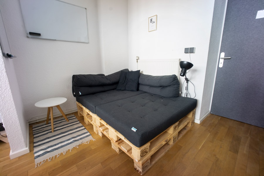 119sqm office with 5 rooms - fully furnished, internet and all inkl.! In Prenzlauer Berg.