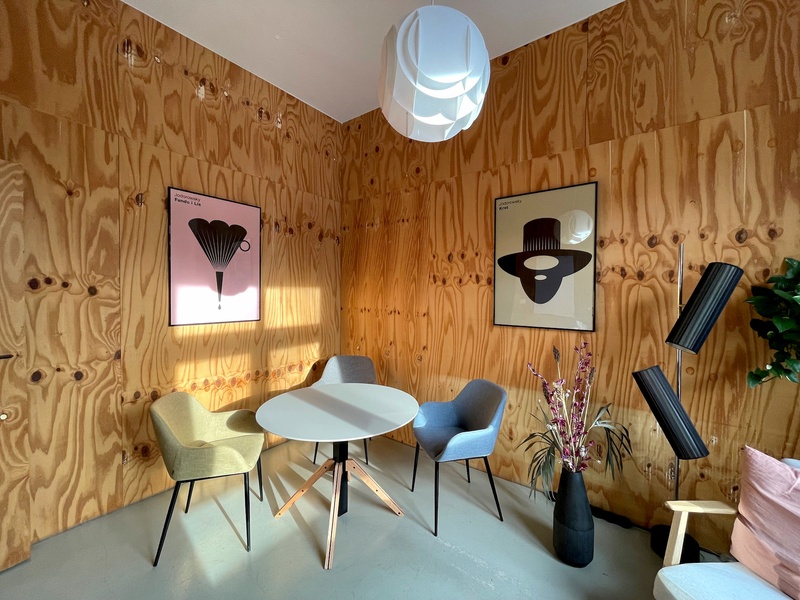 Desk in coworking space in Moabit