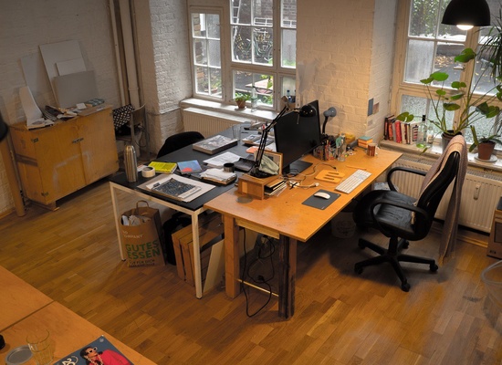 Studio Desk in Atelier Communitiy