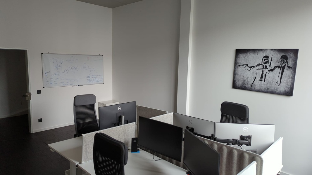 Fully furnished room in brandnew office close to Ostkreuz