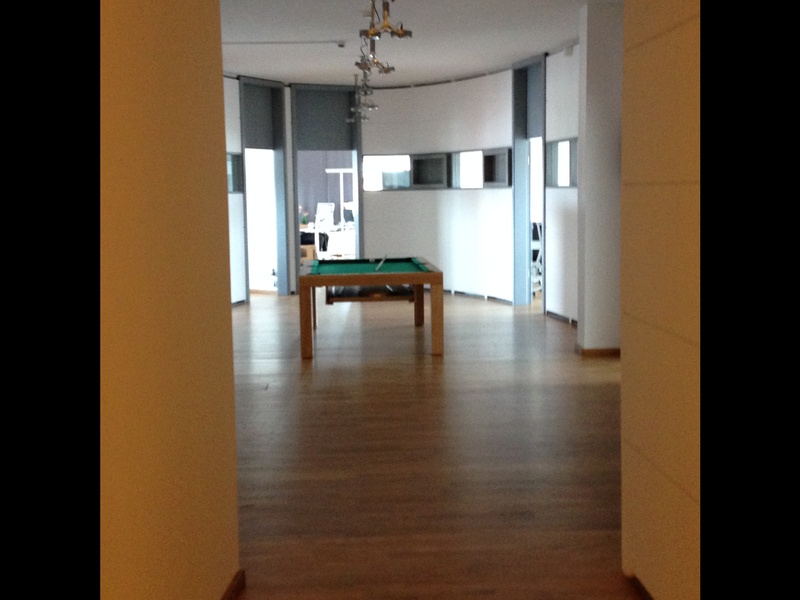 Moderne Bürofläche mit Empfangsservice