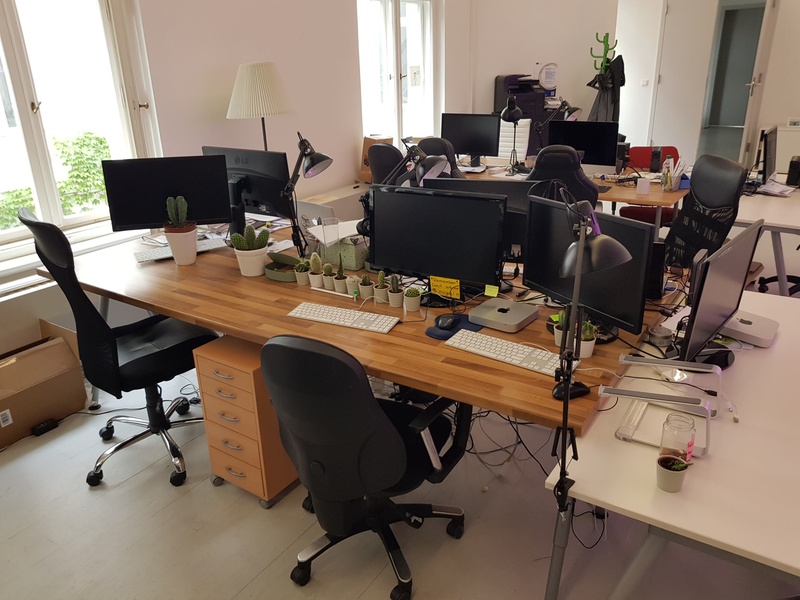 Up to 8 desks in artistic design office close to Friedrichstrasse station