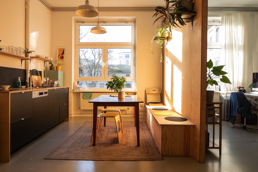 Desk in coworking space in Moabit