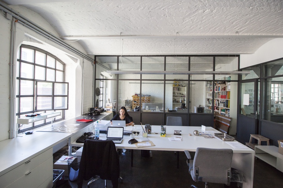 CO-WORKING SPACE IN KREUZBERG* DESK SHARING* OFFICE ROOM* BÜRO