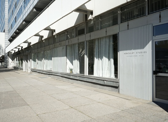 Sunny desks in Berlin Mitte, Hausvogteiplatz, Gendarmenmarkt, Leipziger Str.