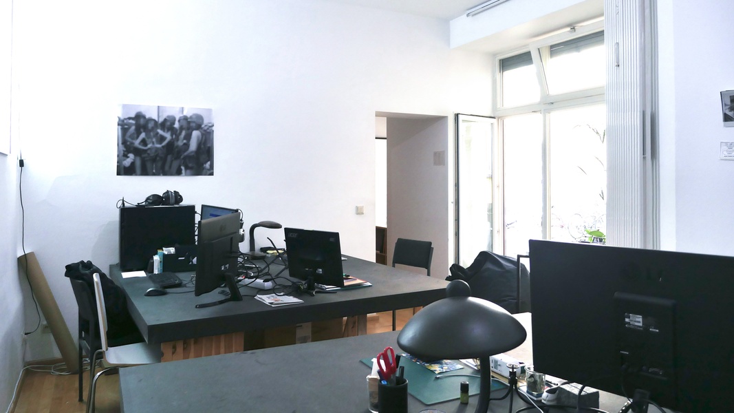 Big Desk in nice shared office in Central Mitte