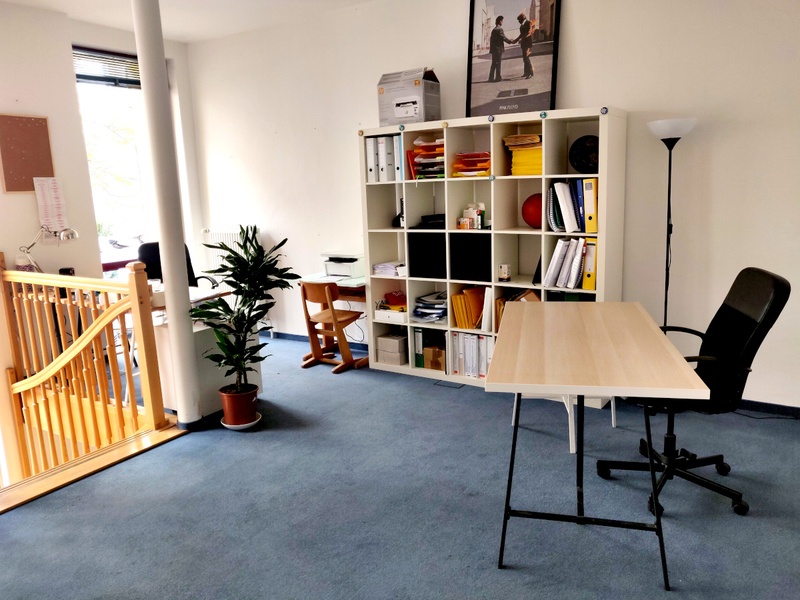 1 Desk in a 100 m² Office - Rosenthaler Platz
