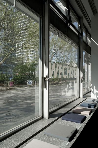 Sunny desks in Berlin Mitte, Hausvogteiplatz, Gendarmenmarkt, Leipziger Str.