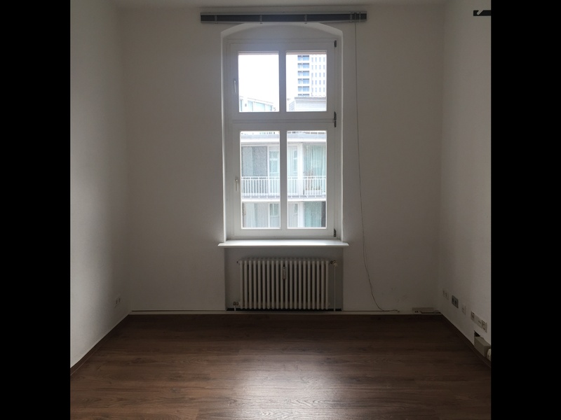 4 Rooms in a 207 qm office with 85 qm for rent [ROOMS WITH 18,7 / 17,6 / 12,4 / 36,2]