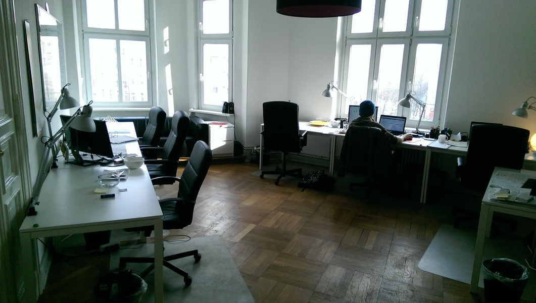 Co-Working Desk in Nice Office Near Schönhauser Allee