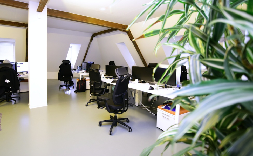 Bright Room in shared Office for 10 people