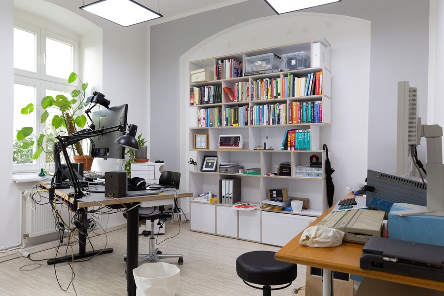 Room in shared office (Torstraße / Rosa-Luxemburg-Platz)