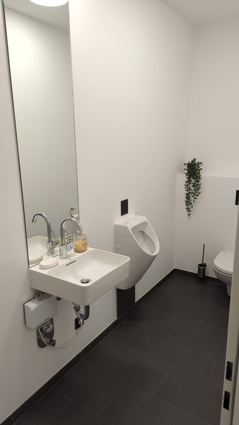 Fully furnished room in brandnew office close to Ostkreuz