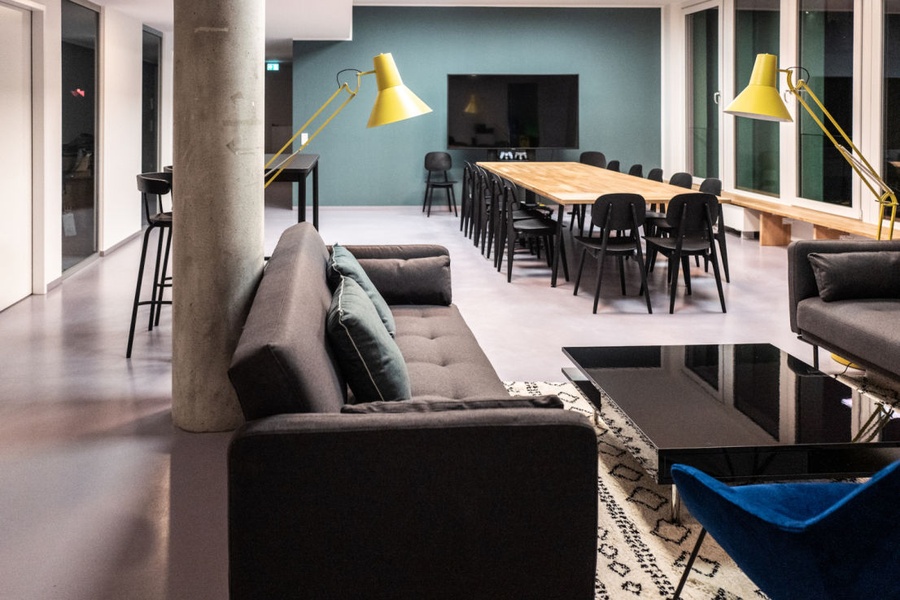 Plug&play office for 24-34 employees in Kastanienallee