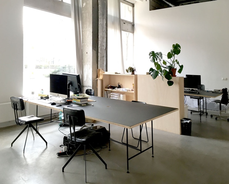 Sunny desks in Berlin Mitte, Hausvogteiplatz, Gendarmenmarkt, Leipziger Str.