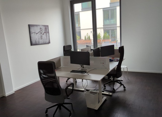 Fully furnished room in brandnew office close to Ostkreuz