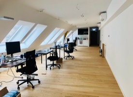 Office Desks in Bergmannkiez available for sublet!