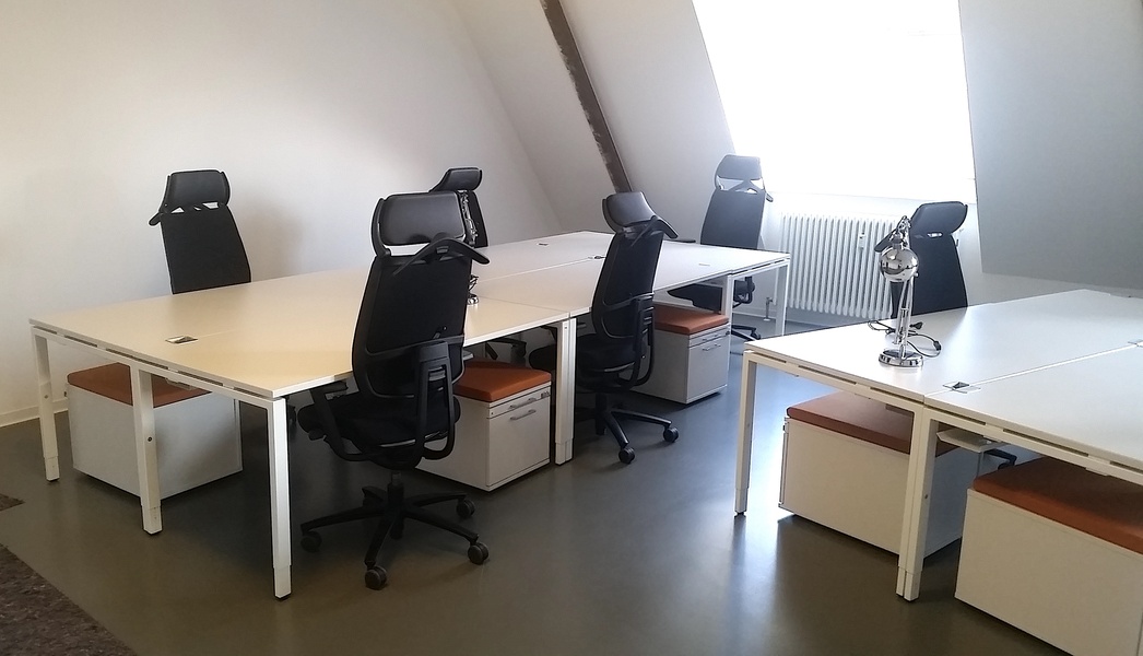 Room in 400sqm fully equipped coworking space