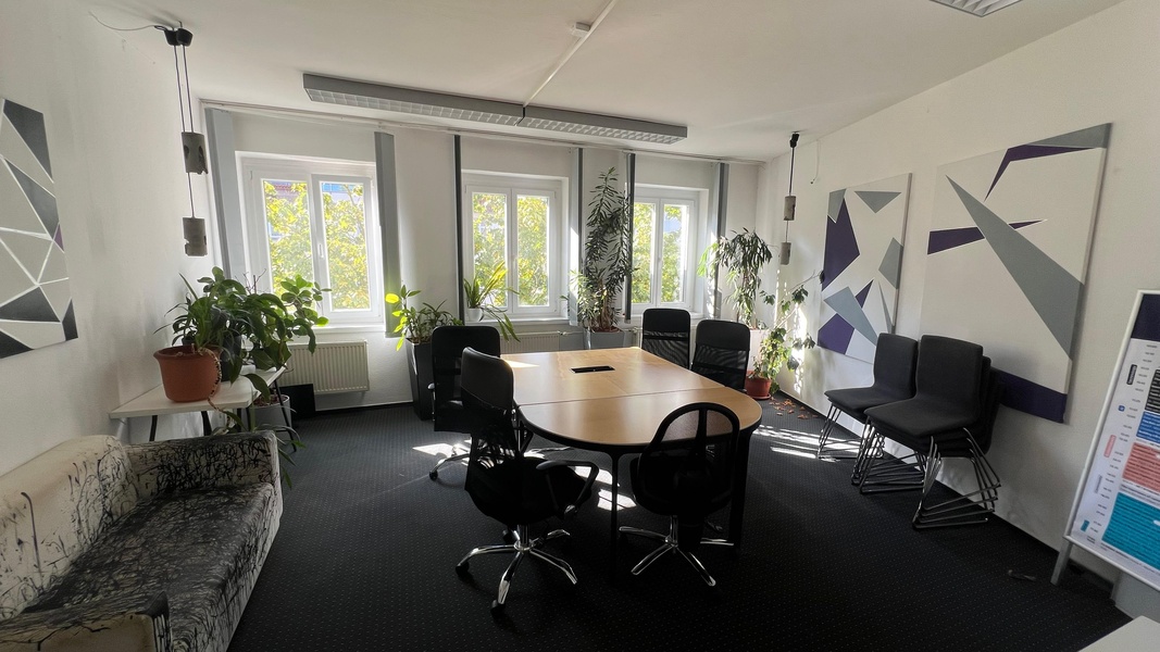 Bright & Spacious Office Room in Lichtenberg