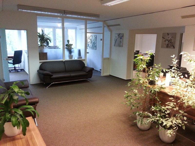 ROOM: CoWorking Space - Desks - Office Bürogemeinschaft - Arbeitsplatz - Nähe Zoo - coworkingspace - Room - Raum 