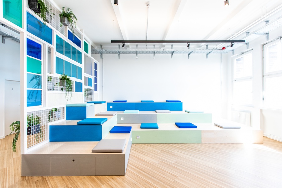 **Full-Serviced-Office** incl. meeting-rooms, kitchen and shared areas