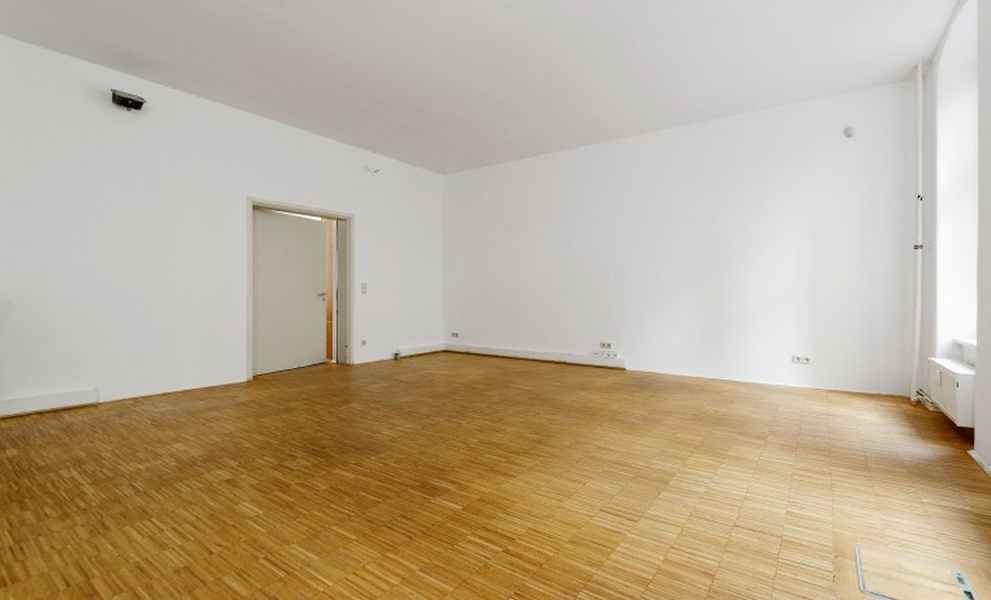 Beautiful Room: 25m², Berlin Mitte, Rosenthaler Platz, WiFi, Cleaning Service