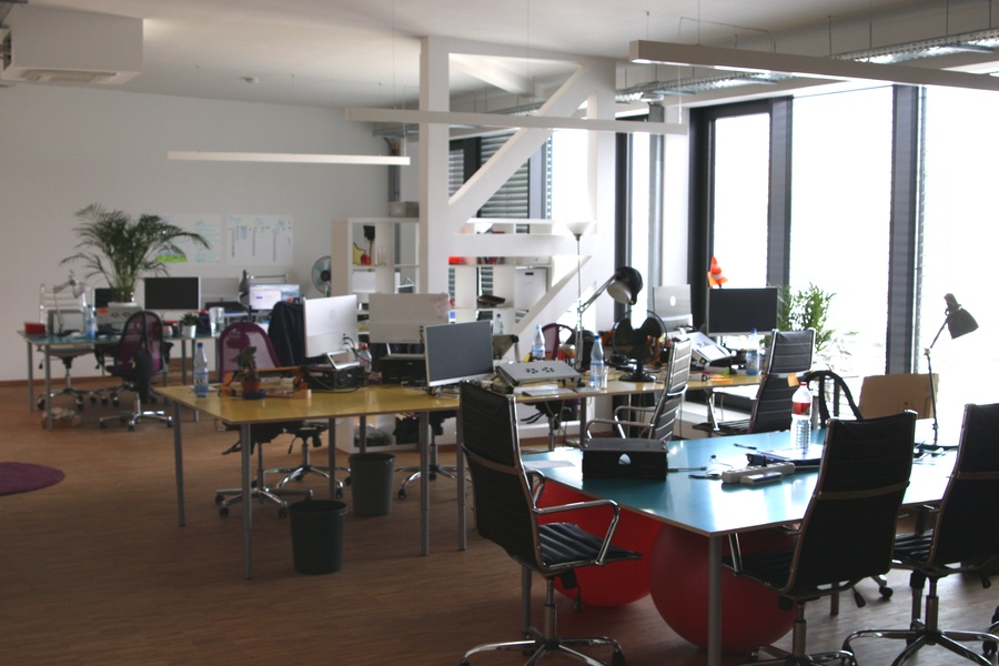 OFFICE: Helles und schönes Büro in Berlin Mitte ab JULI 2017 zu vermieten