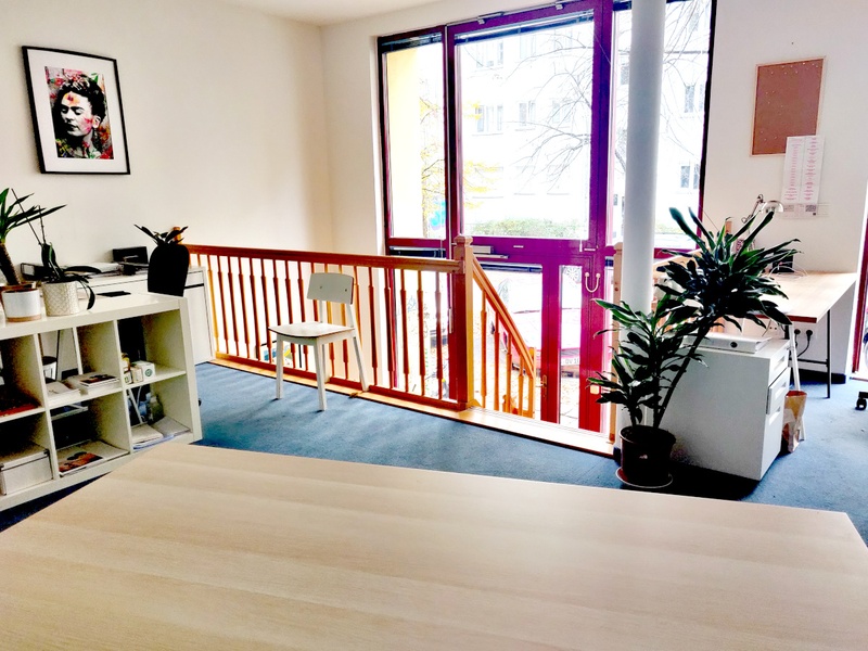 1 Desk in a 100 m² Office - Rosenthaler Platz