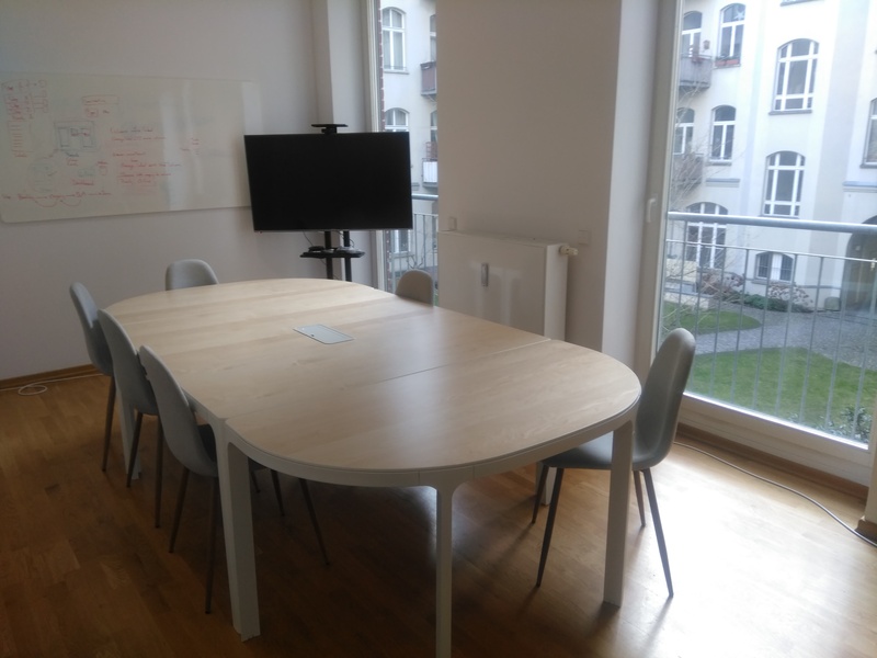 Zwischenmiete: Schönes Büro mit großem Balkon in Kreuzberg