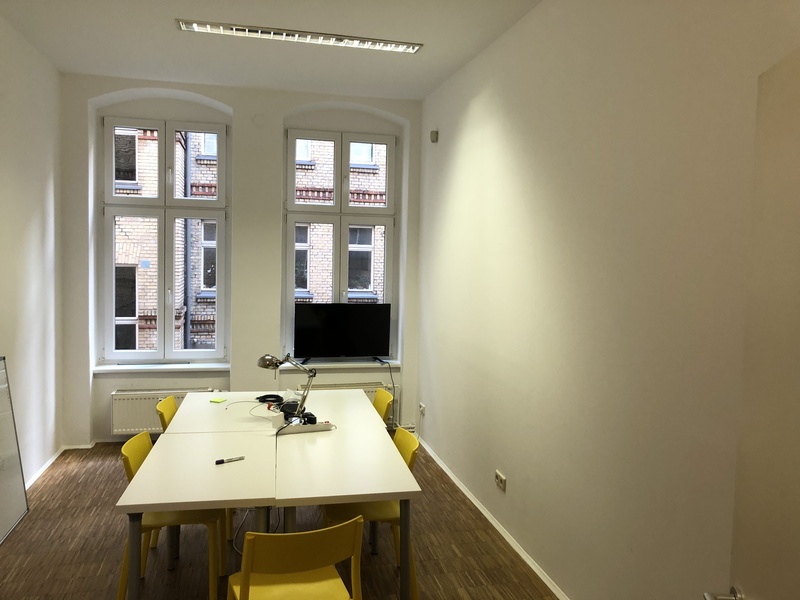 Office at Rosenthaler Platz, high ceilings, wooden floor, furnished (separate room)