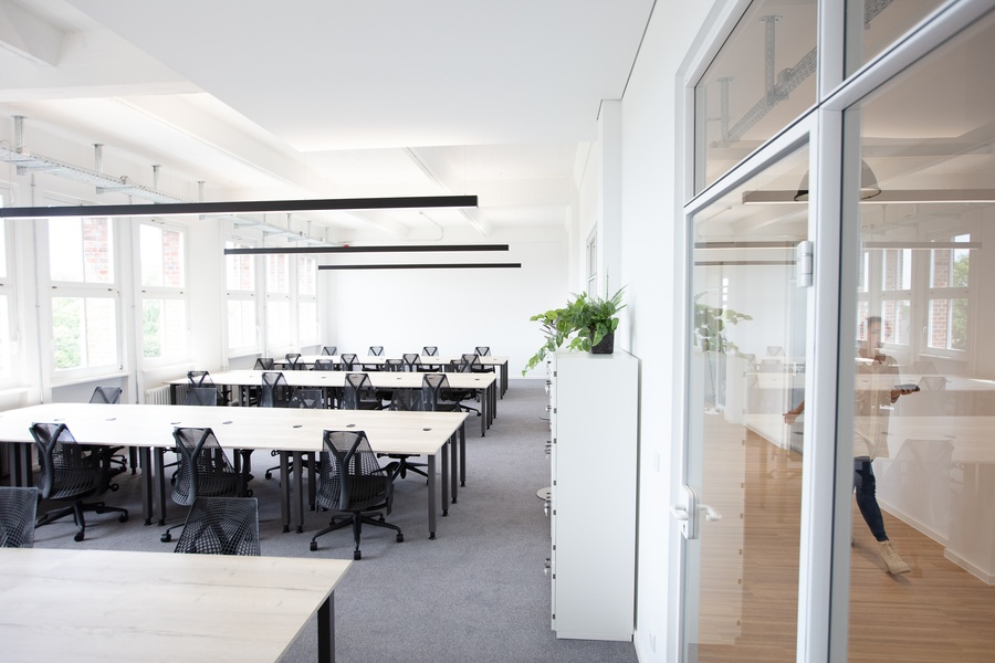 **Full-Serviced-Office** incl. meeting-rooms, kitchen and shared areas