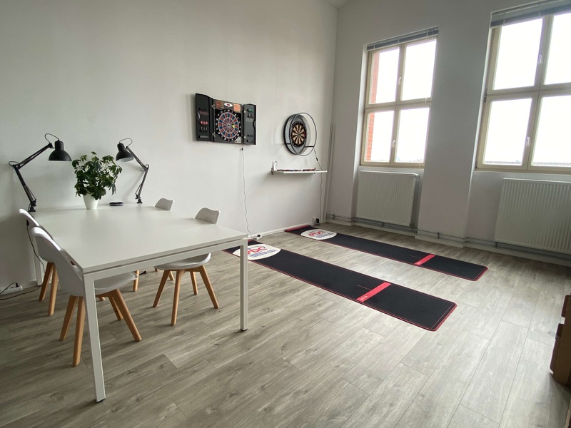 Modernes Loft-Büro möbiliert zur Untervermietung in Startup Co-Working