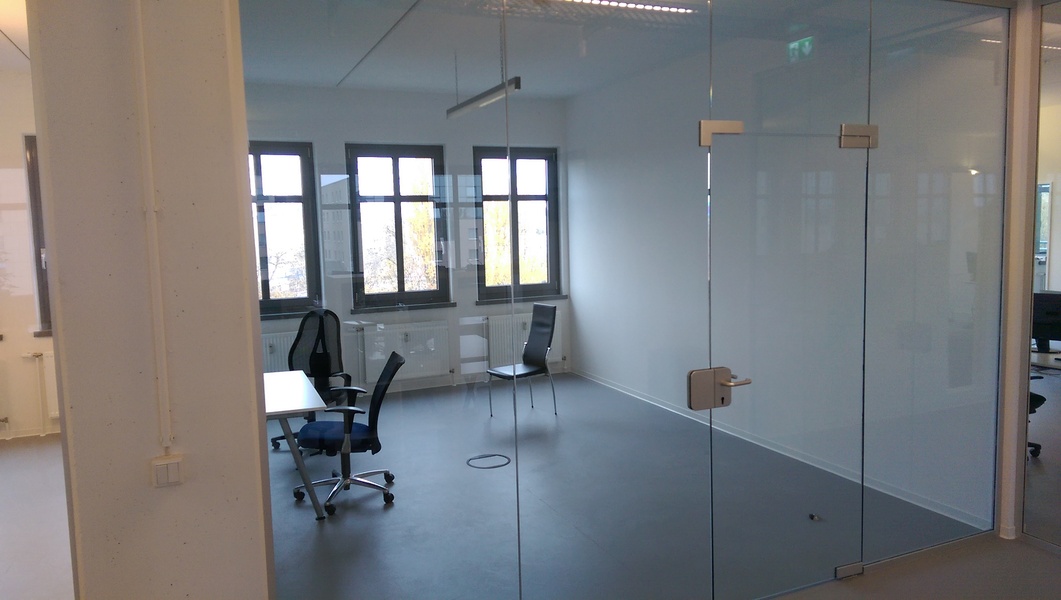 Light flooded room in newly renovated Startup office - Neukölln