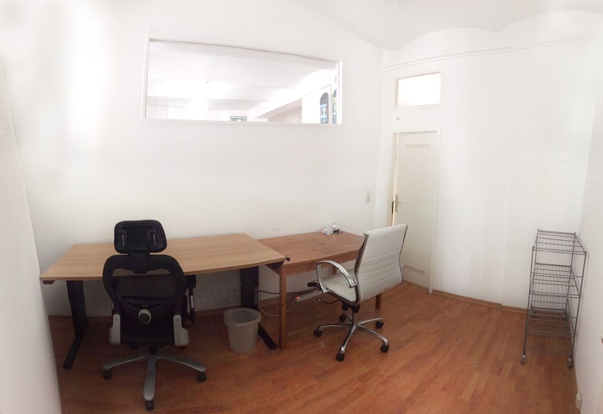 Creative studio – desk space available