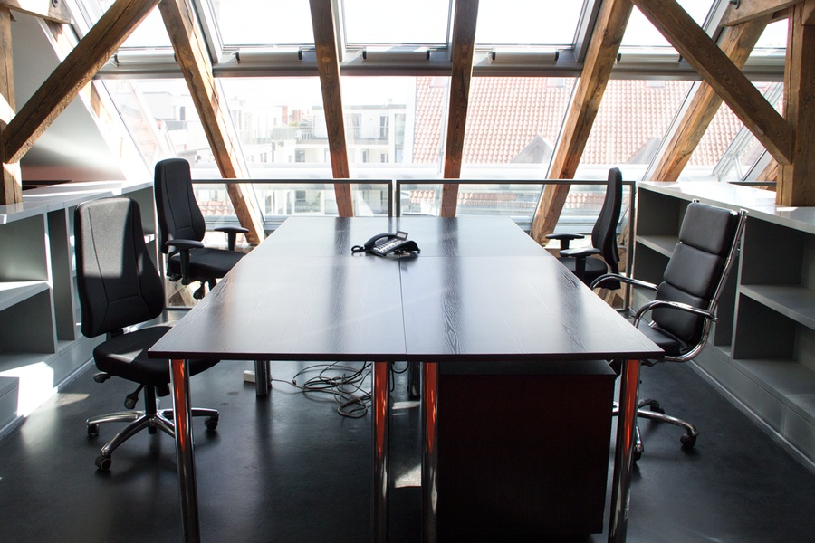 Arbeitsplätze im Dachgeschoß - Loft in Berlin Mitte unterzuvermieten