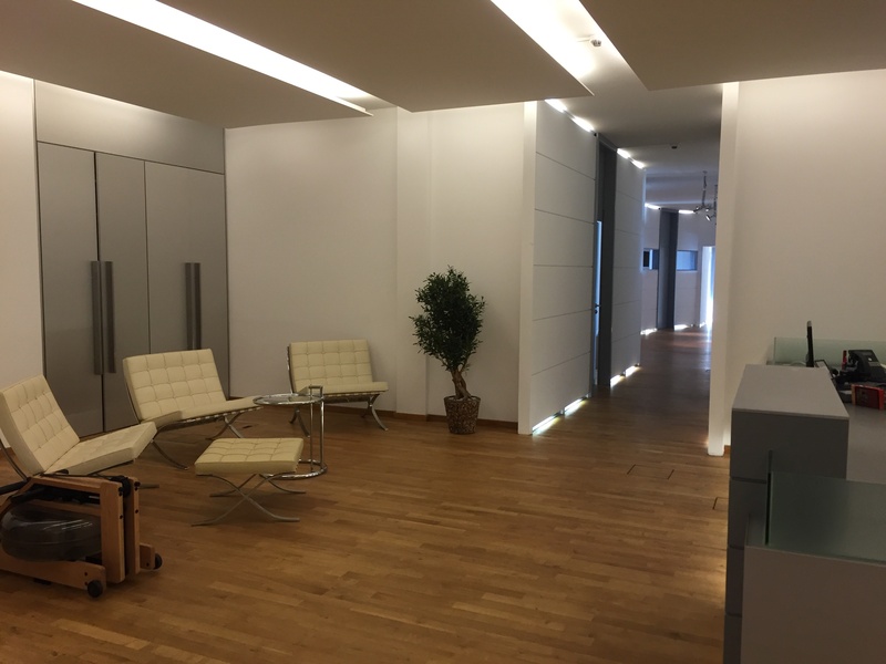 Moderne Bürofläche mit Empfangsservice