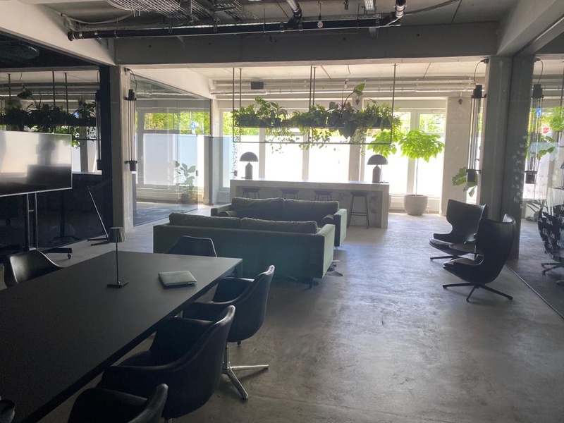 Partly furnished, stylish office in sight of Volkspark Friedrichshain