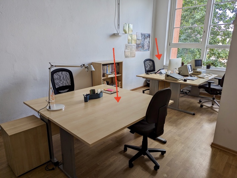 Office desk in Jannowitzbrücke