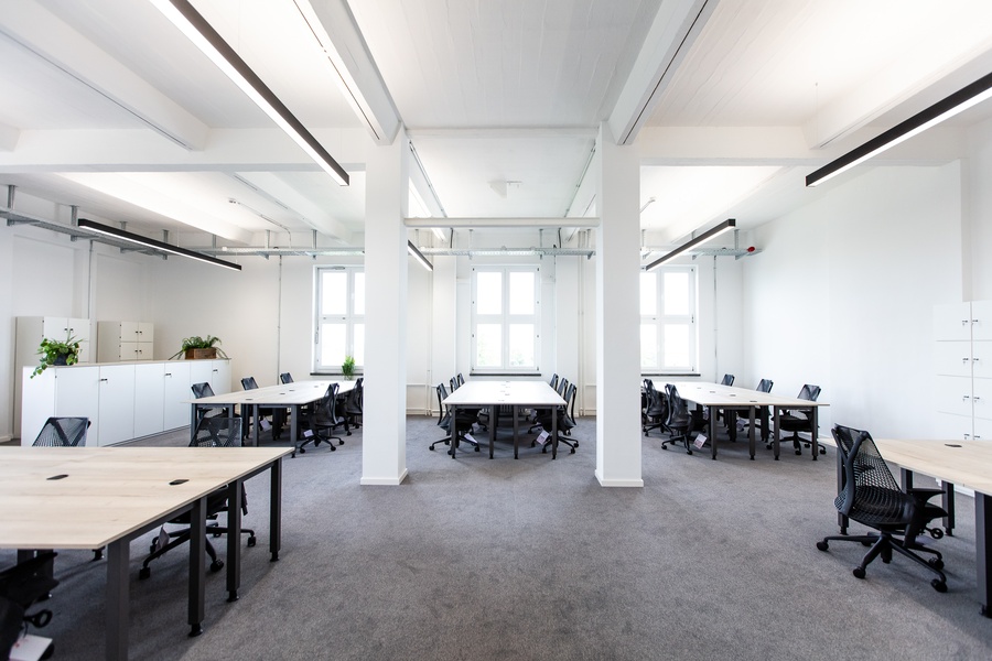 ++Furnished office spaces including meeting rooms and community areas++