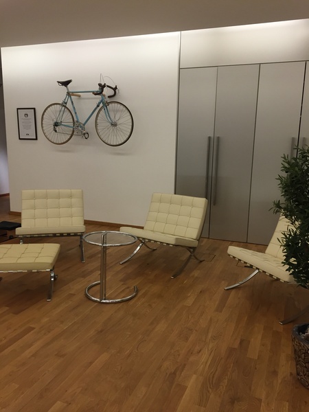 Moderne Bürofläche mit Empfangsservice
