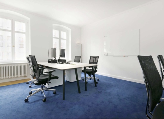 Room: Sunny office space for shared use in prime location for rent