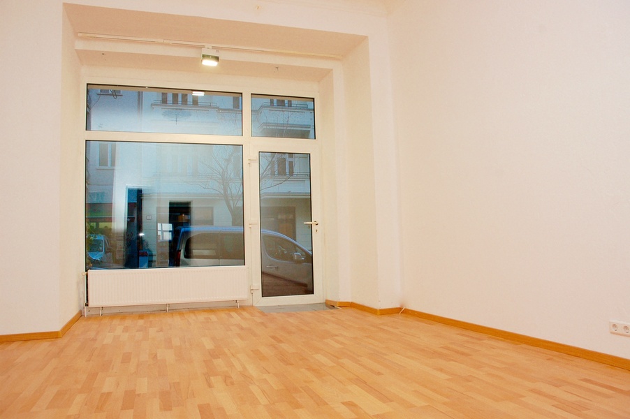 Sunlit Office in the Heart of Prenzlauer Berg / Mitte