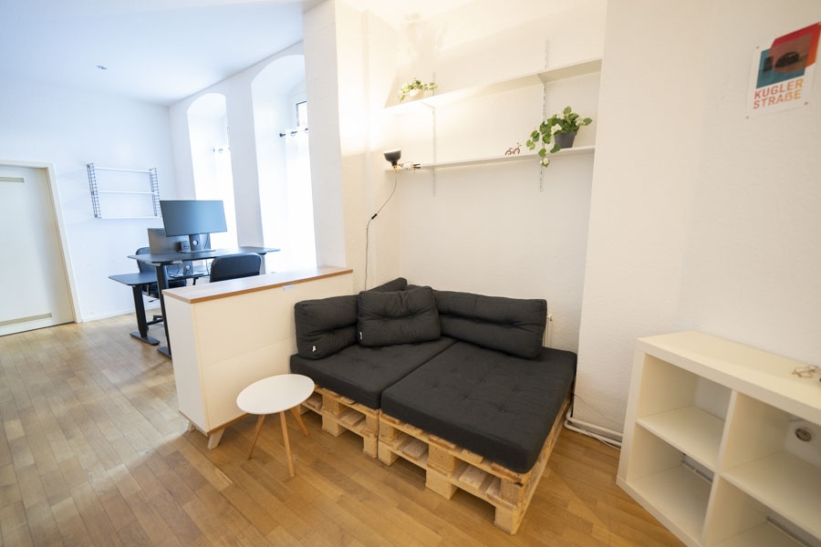 Fully furnished huge room in Co-Working Space, Prenzlauer Berg