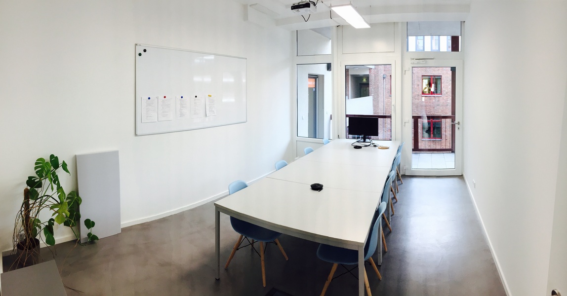 Großer Büroraum in junger Bürogemeinschaft im Bergmann Kiez (32qm Büro + 125qm Gemeinschaftsfläche)