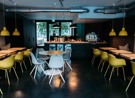 Plug&play office for 40+ employees with event-community space or show room